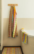 Load image into Gallery viewer, Bath Towel Criss Cross Foekje Fleur - #68