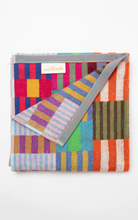 Load image into Gallery viewer, Bath Towel - #81 Tulip Quilt