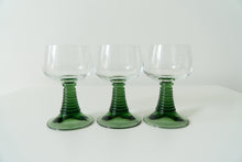 Load image into Gallery viewer, Set of 4 French vintage wine glasses Luminarc France