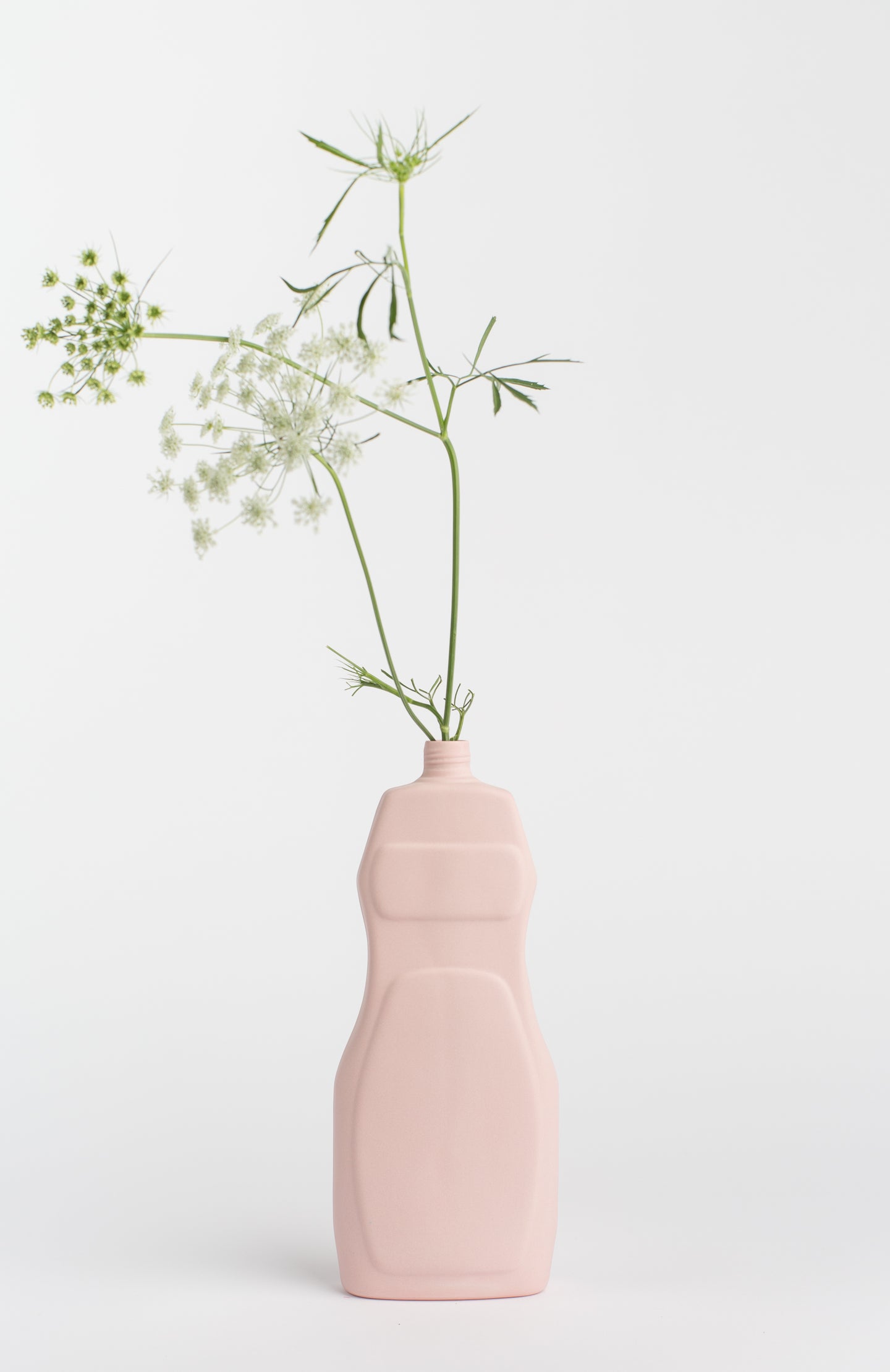 Foekje Fleur - Bottle vase #19 powder